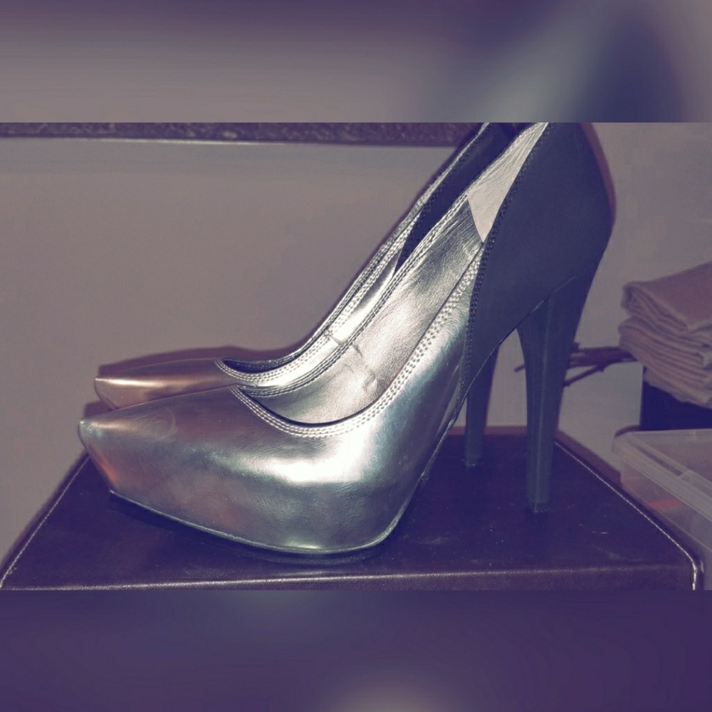 Jaelyn Metallic Platform Pump Womens